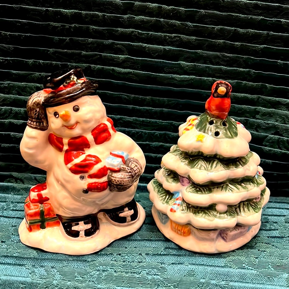 Omnibus by Fitz & Floyd Snowman & tree Salt/Pepper shakers